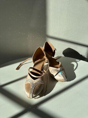 Cream Satin Rhinestone Buckle Heels Size 5.5 Wedding Prom Party Shoes